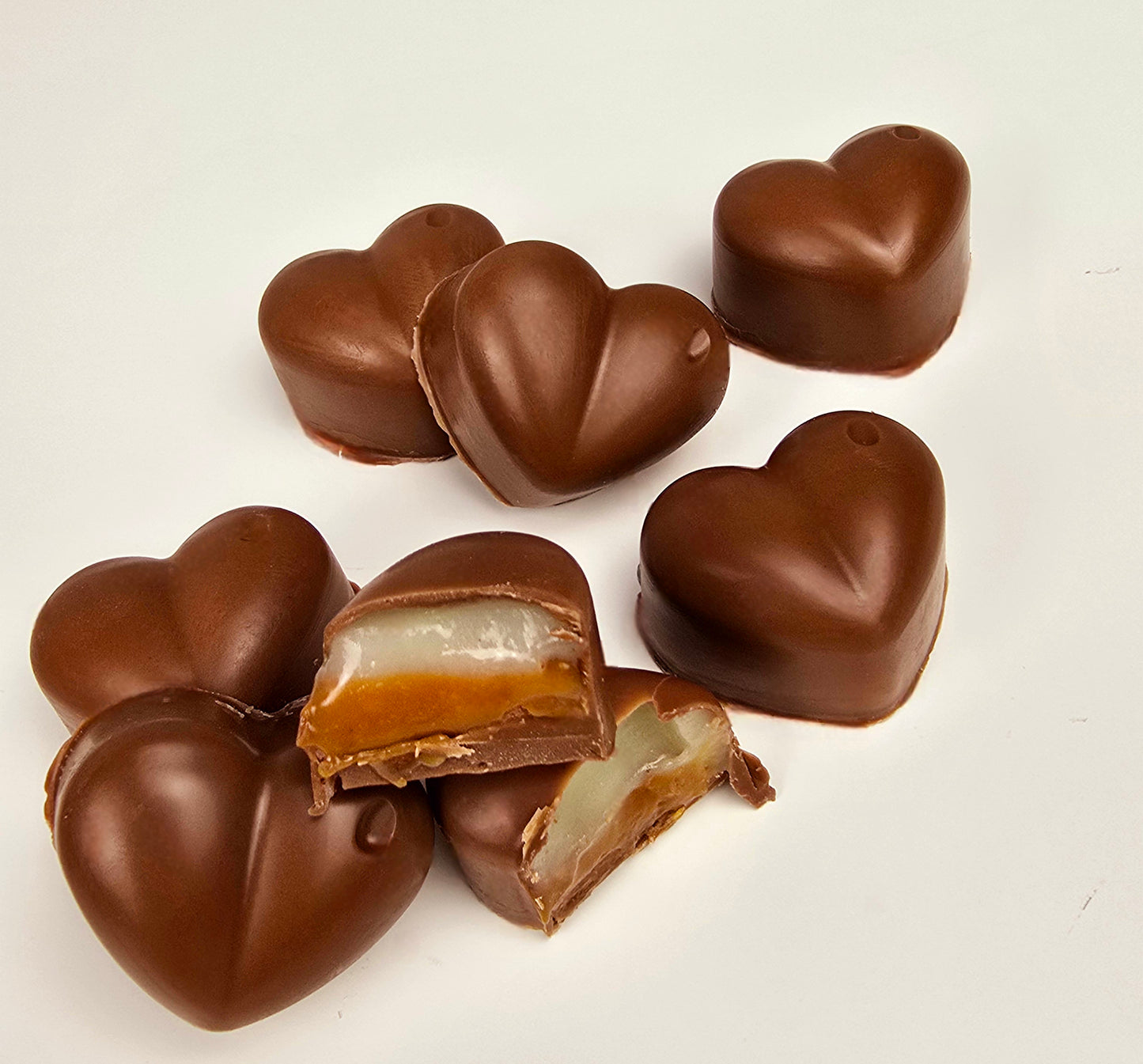 Herzpralinen mit einer Caramel-Sahne Füllung (8 Stück)